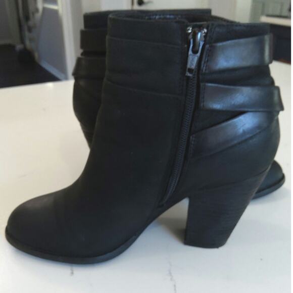 Gianni Bini black moto Chelsea chunk heel boots strap Leather buckle biker sz 8 - Picture 2 of 9